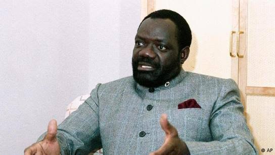 JONAS SAVIMBI E A ACTUAL CRISE DO MPLA – Por Hitler Samussuku